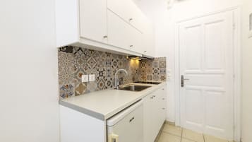 Mini-fridge, stovetop, coffee/tea maker, electric kettle