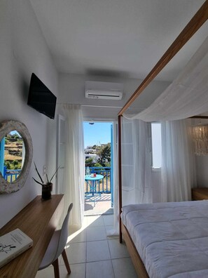 Hypo-allergenic bedding, iron/ironing board, free WiFi - Eutuxia Rooms & Studios (Sifnos)