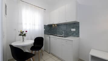 Superior Studio, Sea View (Apollonia) | Private kitchen | Mini-fridge, stovetop, coffee/tea maker, electric kettle