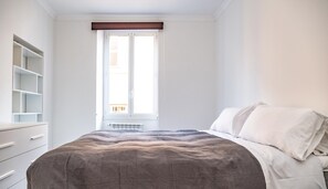 2 bedrooms, free WiFi, bed sheets - Mecenate Apartment Cavour (Rome)