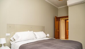 Deluxe Apartment | 2 bedrooms, free WiFi, bed sheets - Mecenate Apartment Cavour (Rome)