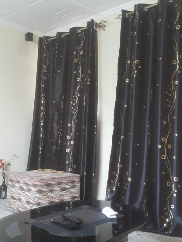 Living area - Stay.Plus Balozi Court Apartment (Nairobi)