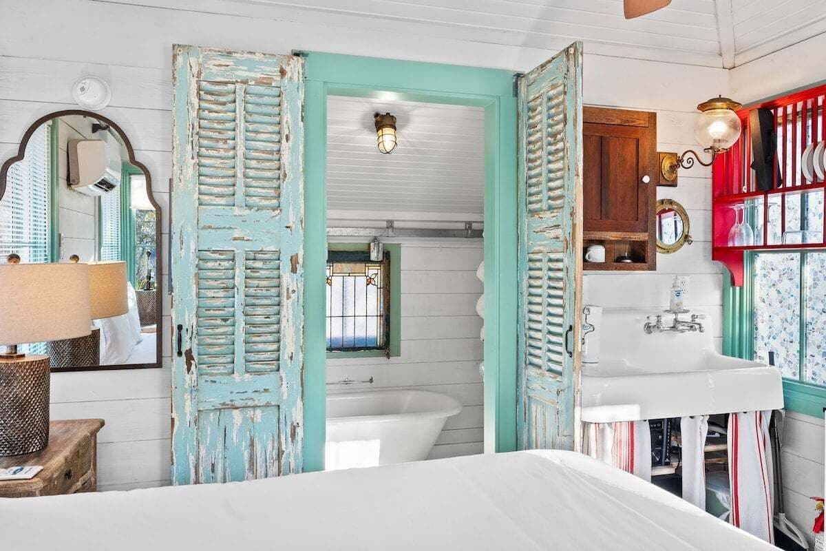 1 habitación, tabla de planchar con plancha, wifi gratis y ropa de cama 