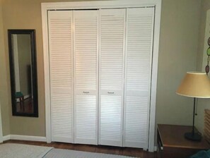 1 多间卧室、办公桌、熨斗/熨衣板、免费 WiFi