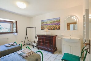 Spa - House in the woods with swimming pool. (Sassofortino)