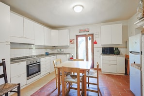 Fridge, stovetop, dishwasher, coffee/tea maker - House in the woods with swimming pool. (Sassofortino)