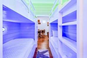7 Schlafzimmer, BĂŒgeleisen/BĂŒgelbrett, kostenloses WLAN, BettwĂ€sche