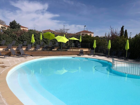 Alberca al aire libre por temporada 