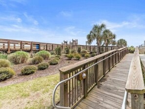 Condo, 2 Bedrooms | Property grounds
