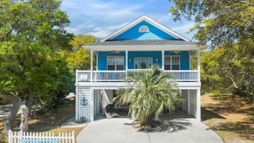House, 5 Bedrooms | Exterior