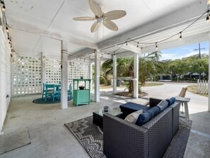 House, 5 Bedrooms | Outdoor dining