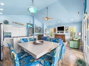 House, 5 Bedrooms | Dining