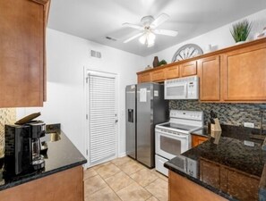 Talo, 5 makuuhuonetta | Yksityinen keittiö | Jääkaappi, uuni, kahvin-/teenkeitin