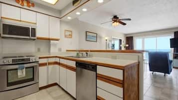 Apartamento, 3 habitaciones | Cocina privada | Frigorífico, horno, cafetera o tetera y tostadora