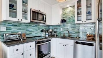 Condo, 2 Bedrooms | Private kitchen | Fridge, oven, stovetop, coffee/tea maker