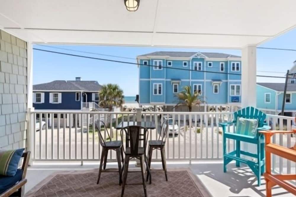 Laid Back By The Sea, Steps From The Beach With Amazing Ocean Views by RedAwning - Sea Breeze, NC
