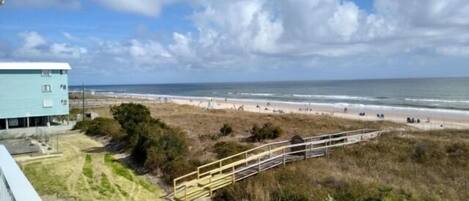 Condo, 3 habitaciones | Playa | En la playa