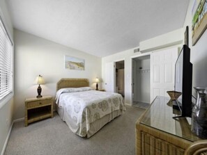 Condo, 1 Bedroom - Pura Vida Pure Life - Expansive Views Of The Ocean And Wide Sandy Beach 1 Bedroom Condo by RedAwning (Carolina Beach)