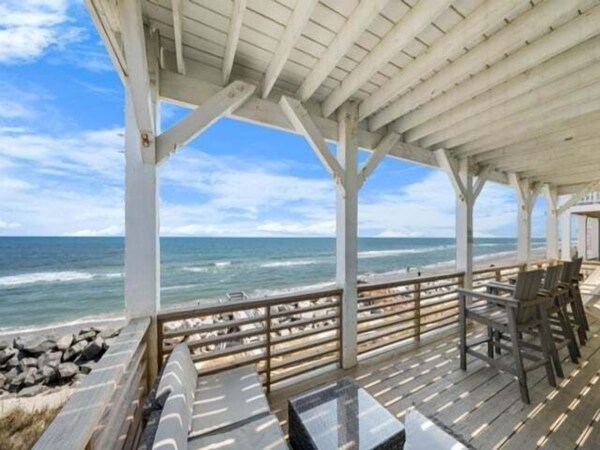 A Shore Thing 2 - Oceanfront And Pet Friendly Home - See The Sunrise, Hear The Waves, Feel The Breeze - Large Oceanfront Balcony 6 Bedroom Townhouse By Redawning - Carolina Beach, NC