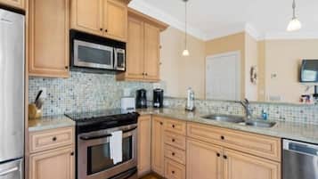 Townhome, 2 Bedrooms | Private kitchen | Fridge, oven, stovetop, coffee/tea maker
