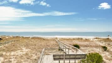 House, 3 Bedrooms | Beach | On the beach