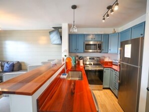 Townhome, 4 Bedrooms | Private kitchen | Fridge, oven, coffee/tea maker, toaster