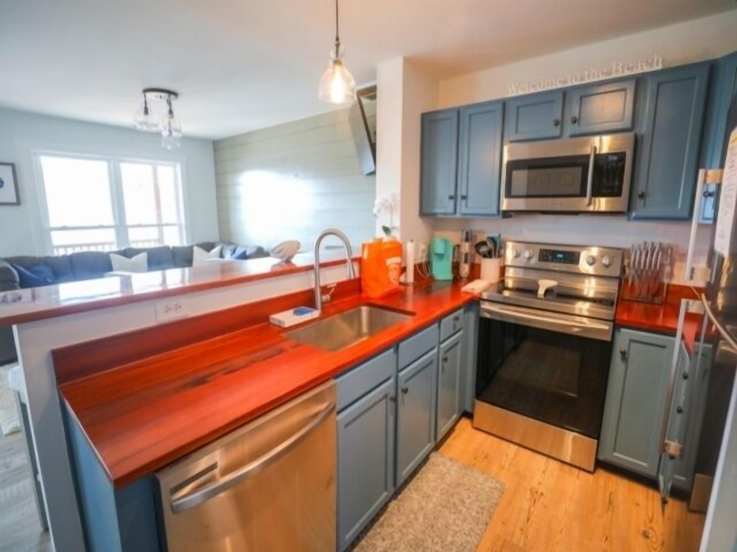 Townhome, 4 Bedrooms | Private kitchen | Fridge, oven, coffee/tea maker, toaster
