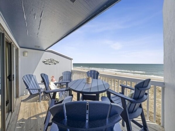 Condo, 2 Bedrooms | Property grounds