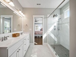 Casa de ciudad, 5 habitaciones | Baño | Secadora de cabello 