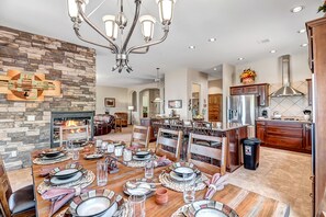 Dining - Unbeatable Location, Hot Tub, Inviting Outdoor Living Space (Sedona)