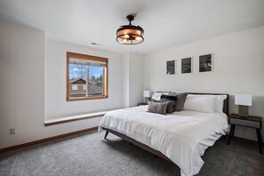 House, 4 Bedrooms | 4 bedrooms, free WiFi - Professionally Decorated Shevlin Home features Private Hot Tub by RedAwning (Bend)