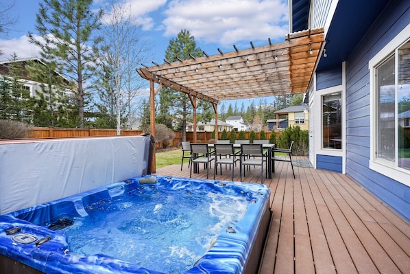House, 4 Bedrooms | Outdoor dining