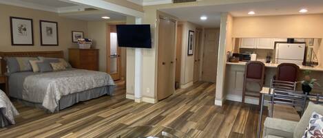 1 bedroom, in-room safe, iron/ironing board, free WiFi