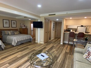 1 quarto, cofres nos quartos, ferros/tábuas de passar roupa