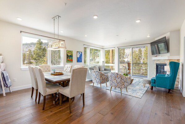 Condo, 2 Bedrooms | Dining