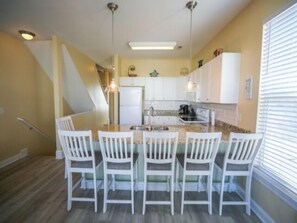 House, 3 Bedrooms | Private kitchen | Fridge, oven, coffee/tea maker