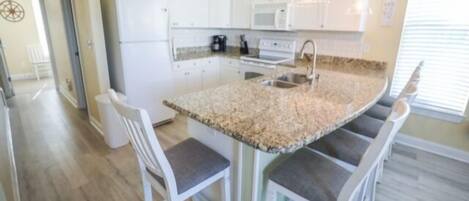 Casa, 3 habitaciones | Cocina privada | Refrigerador, horno y cafetera y tetera