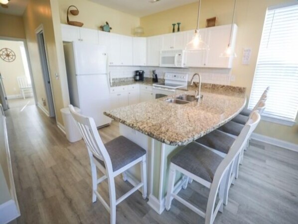 House, 3 Bedrooms | Private kitchen | Fridge, oven, coffee/tea maker