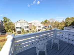 House, 3 Bedrooms | Balcony