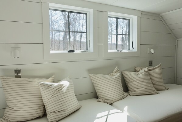 2 habitaciones, escritorio, tabla de planchar con plancha y wifi gratis 