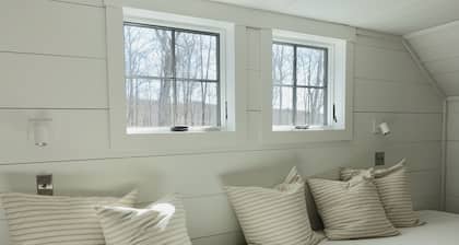 Art Studio House in Private Mountaintop Nature Preserve