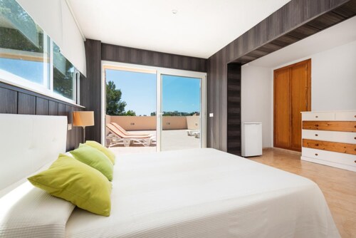 Country house with garden and terraces with lake views in Port d'Alcúdia