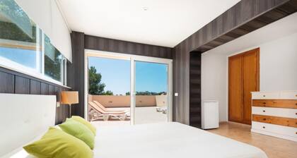 Country house with garden and terraces with lake views in Port d'Alcúdia
