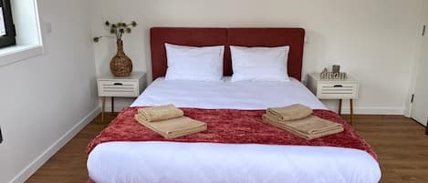 3 slaapkamers, een bureau, geluiddichte muren