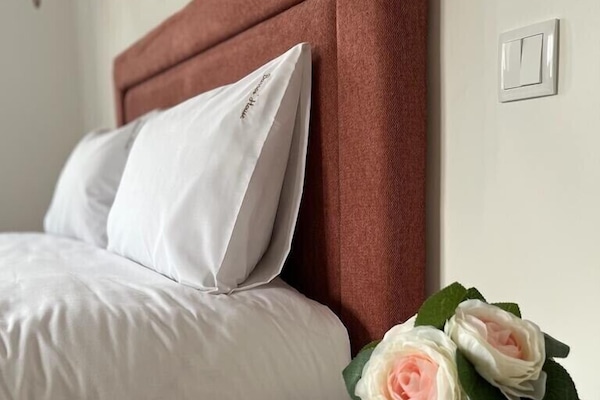 3 soverom, skrivebord, lydisolert og strykejern/-brett