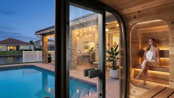 Een buitenzwembad, een verwarmd zwembad