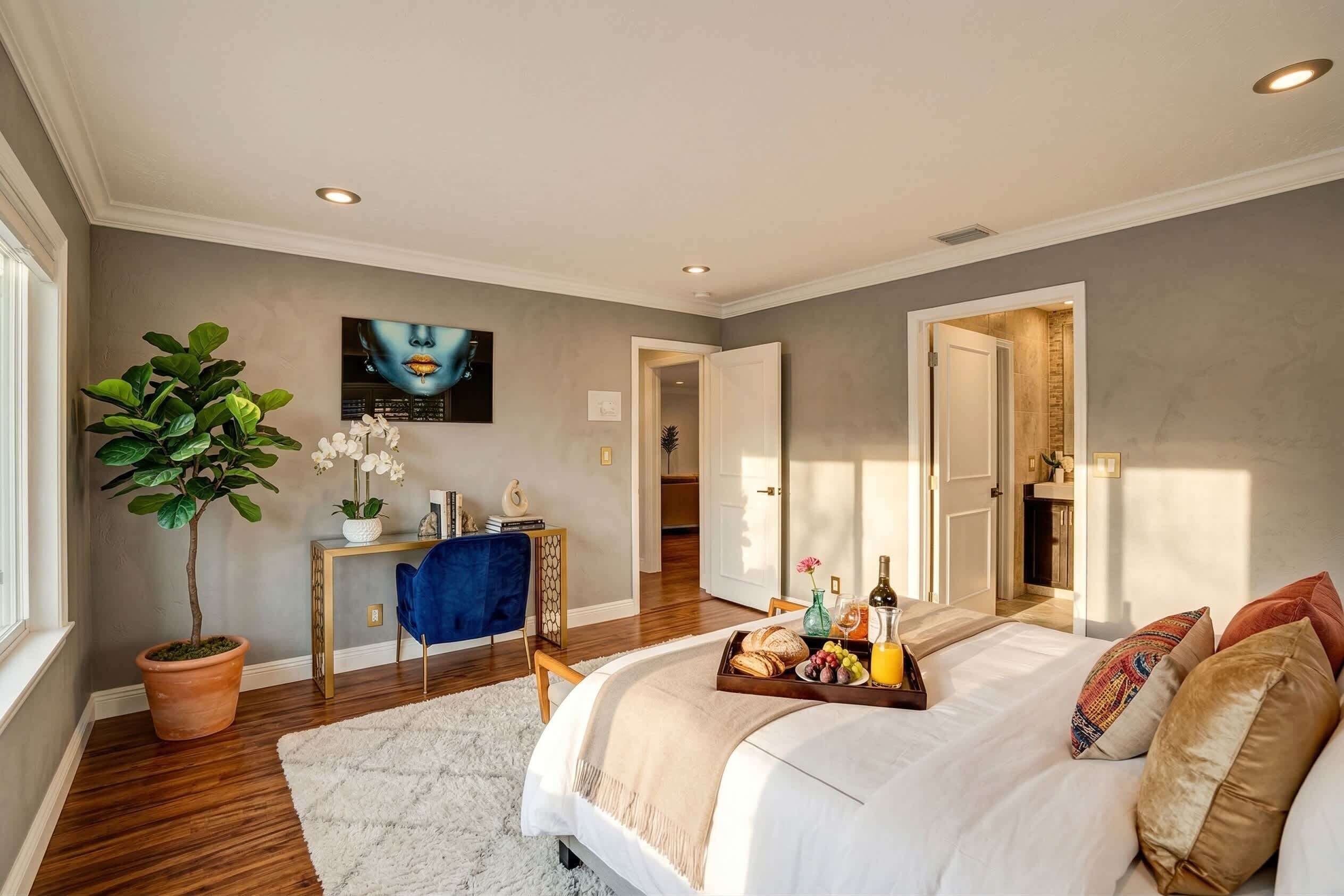 4 bedrooms, desk, iron/ironing board, free WiFi