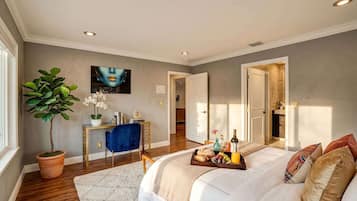 4 bedrooms, desk, iron/ironing board, free WiFi