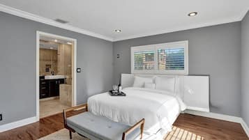 4 bedrooms, desk, iron/ironing board, free WiFi