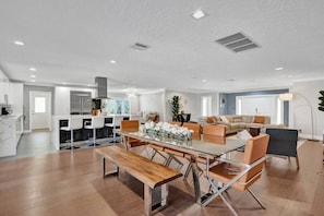 Dining - Luxury Waterfront | Pool, Sauna, Playground & more (Fort Lauderdale)